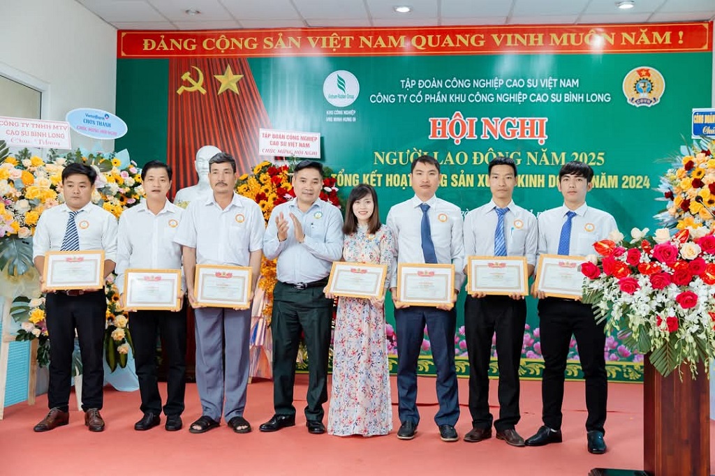 KCN Cao su Bình Long: Thu nhập bình quân trên 13 triệu đồng/người/tháng